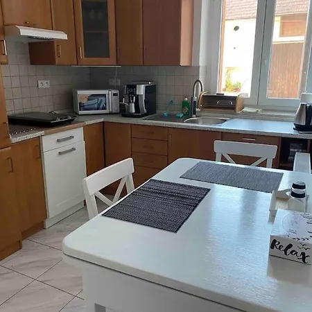 B12 - Bohdanecska 12 Apartment Pardubice