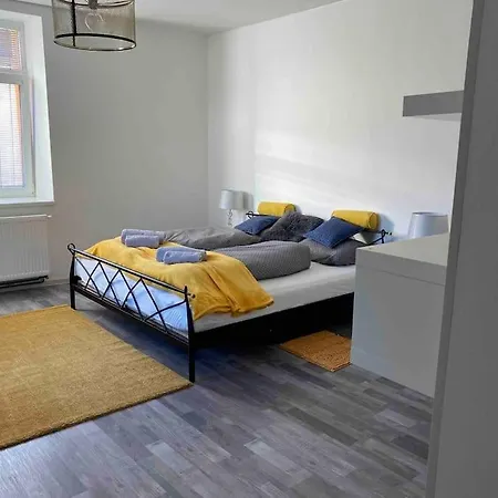 B12 - Bohdanecska 12 Apartment