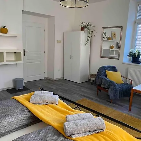 B12 - Bohdanecska 12 Apartment Pardubice